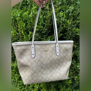 COACH Signature Tote Bag Logo shoulder Tote Bag Coated canvas Beige White